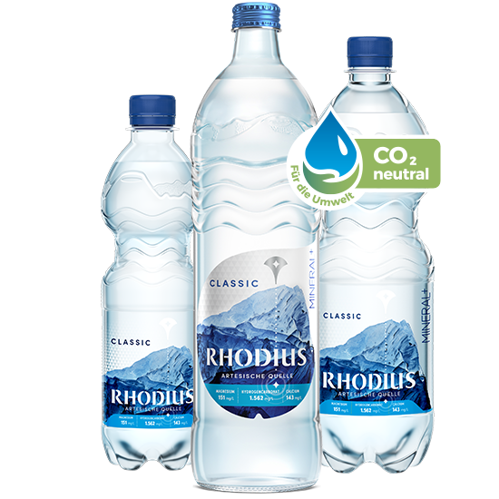 RHODIUS Mineralwasser ist ein Premium-Mineralwasser 3 Flaschen mit RHODIUS Mineralwasser in unterschiedlichen Flaschen.
