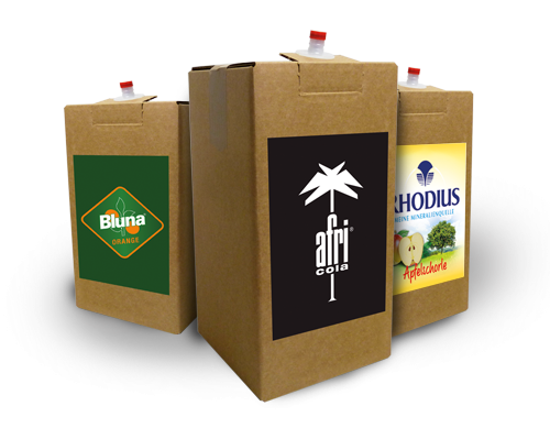 Different varieties of afri Cola, RHODIUS apple spritzer and Bluna in brown cartons stand next to each other.